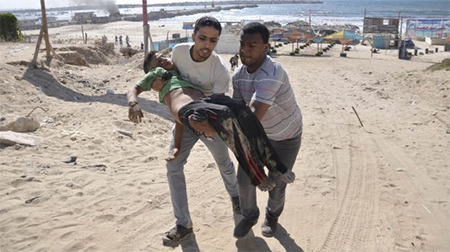 Las bombas de la Marina israelí persiguen a los niños de Gaza